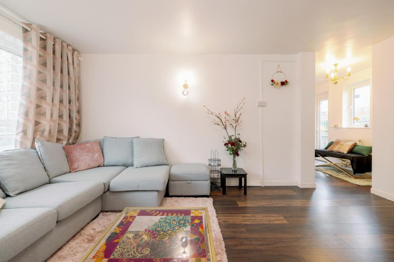 Near Excel, Stratford And Canary Wharf Holiday home London